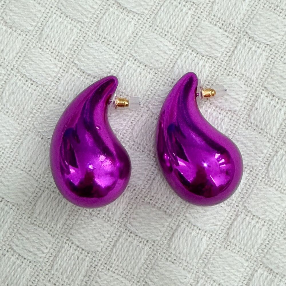 8 Other Reasons Droplet Teardrop Shaped Earrings in Metallic Pink - Picture 4 of 8